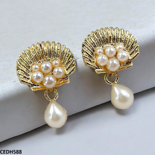 CEDH588 SDQ Shell Pearl Drop Earrings