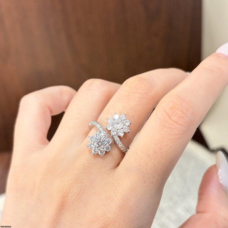 TRSH00920  CJD Double Flower Ring Adjustable - TRSH